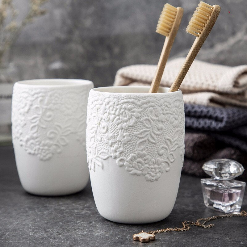 Exquisite lace ceramic bathroom four-piece suit couple wash set lotion bottle toothbrush holder soap dish bathroom supplies set