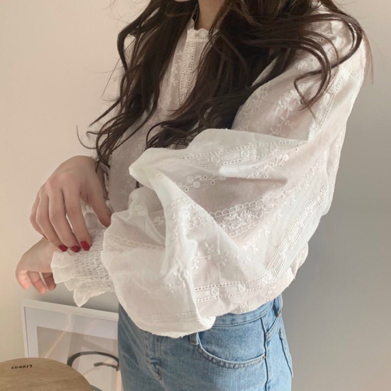 2021 Spring Korean Elegant Floral Embroidery White Blouse Vintage Lantern Sleeve Lace Flare Sleeve Lady Tops Casual Shirts Femme