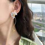 2020 Korean new design fashion jewelry elegant white daisy paint pendant alloy bee summer style female necklace