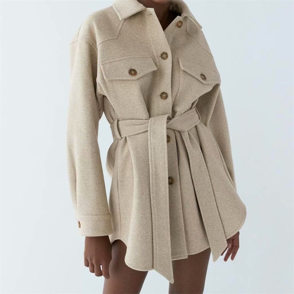 2020 Autumn women long-sleeved lapel pocket, buttoned, loose waist and loose casual woolen shirt jacket