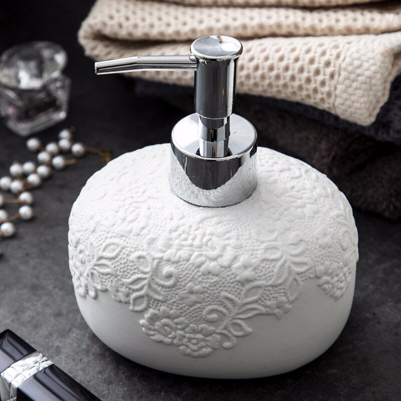 Exquisite lace ceramic bathroom four-piece suit couple wash set lotion bottle toothbrush holder soap dish bathroom supplies set