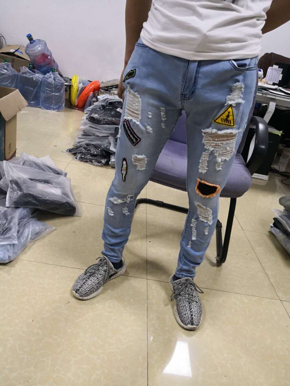 Fashion New Male hole badge embroidery denim trousers pants Men's streetwear hiphop skinny Casual Patch Jeans