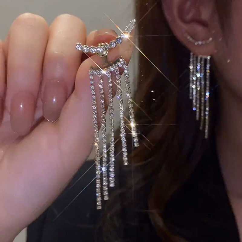 2022 New Rhinestone Long Tassel Earrings Ladies Fashion Pendant Earrings Exquisite Crystal Wedding Engagement Jewelry