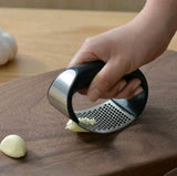 1pcs Stainless Steel Garlic Press Manual Garlic Mincer Chopping Garlic Tools Curve Fruit Vegetable Tools Kitchen Gadgets