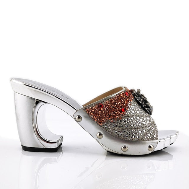 QSGFC New Arrival Fashionable Italian Shoes and Bag Sets Silver Color Women&#39;s Wedding Special Appliques for African lady Sandals